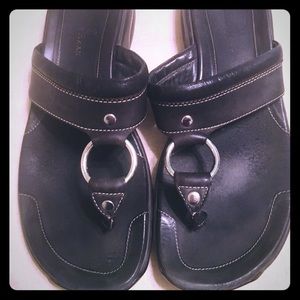 shoes that ground to the earth